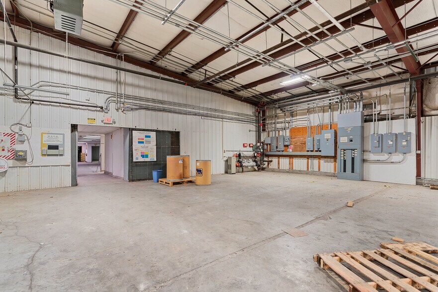 More Photos Of 713 E Austin Blvd, Nevada Warehouse For Sale