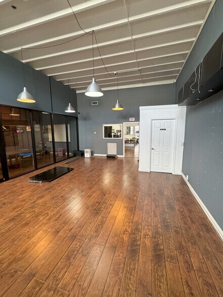 More Photos Of 3910 NW 2nd Ave, Miami Showroom For Sale