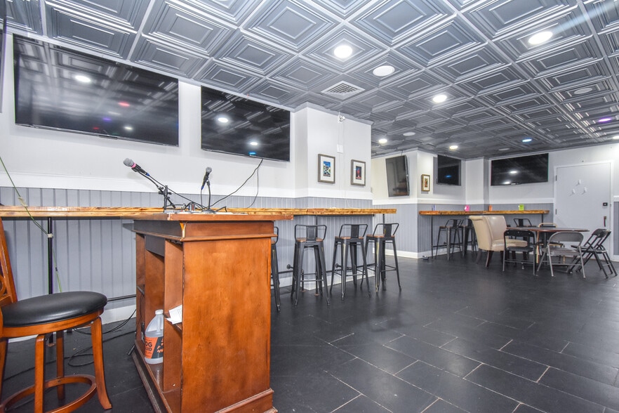 More Photos Of 82 Court Sq, Alexander City Flex For Sale