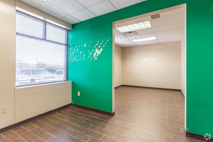 More Photos Of 5232-5260 Socialville Foster Rd, Mason Medical For Lease