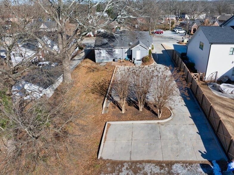 More Photos Of 449 S Hill St, Buford Office For Sale