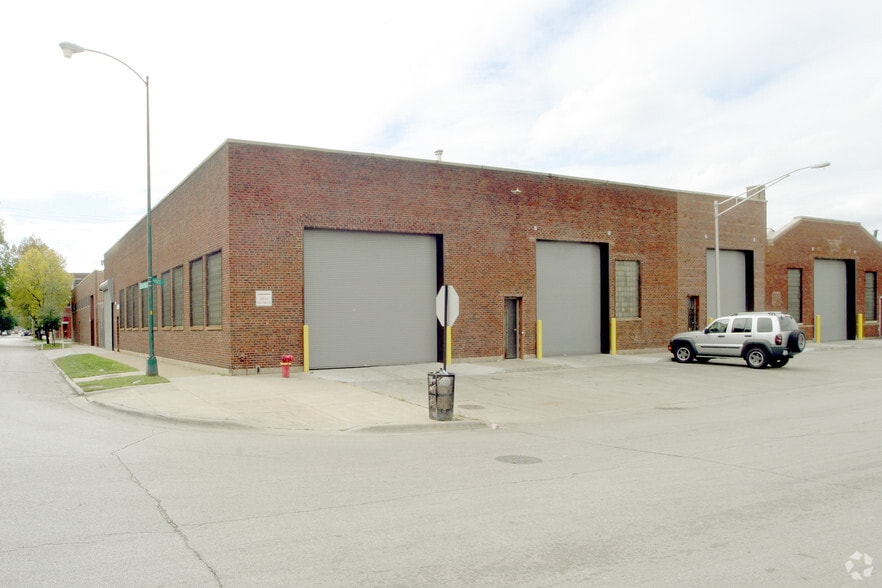 More Photos Of 4401 W Kinzie St, Chicago Warehouse For Lease
