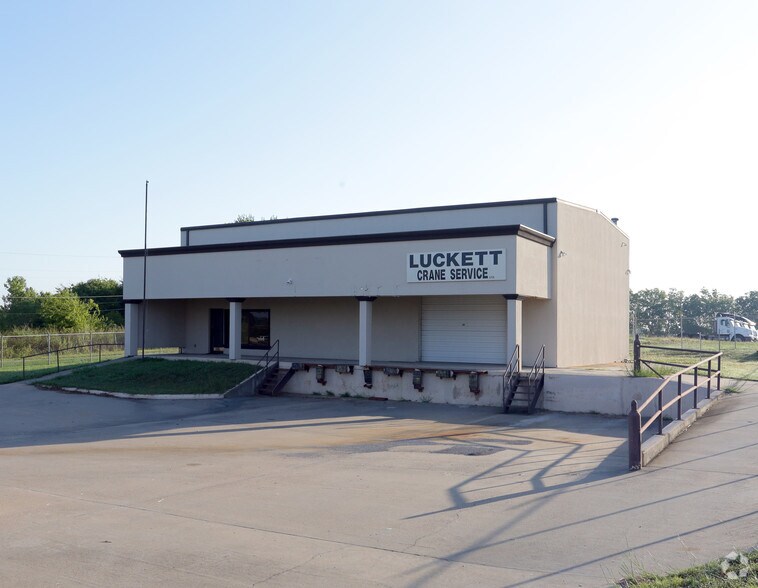 More Photos Of 3111 S Travis St, Sherman Distribution For Lease