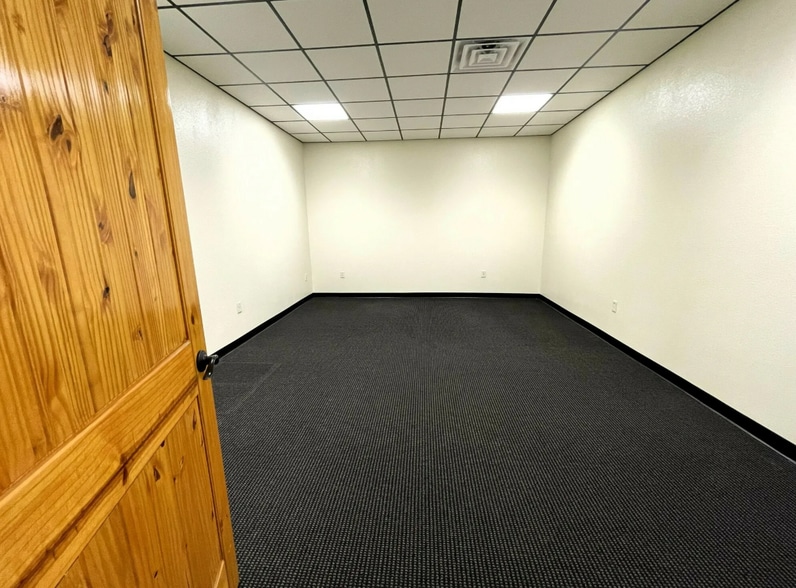 More Photos Of 227 S College Ave, Tyler Office For Lease