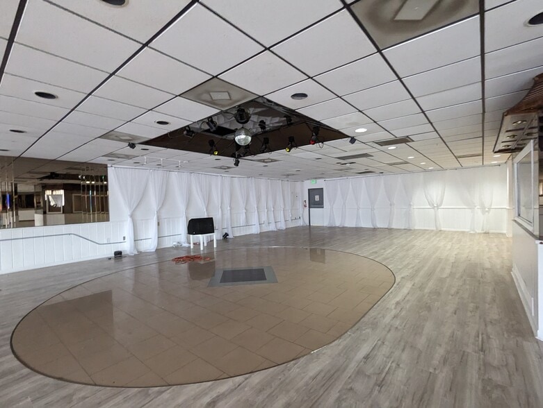 More Photos Of 1224 NE 163rd St, North Miami Beach Storefront Retail Office For Sale