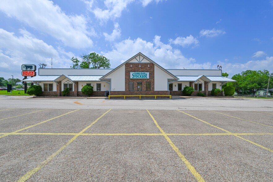 More Photos Of 2508 W 7th Ave, Corsicana Restaurant For Lease
