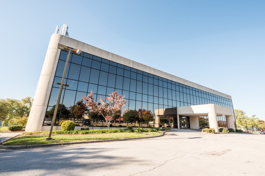 More Photos Of 4910 Valley View Blvd, Roanoke Medical For Sale