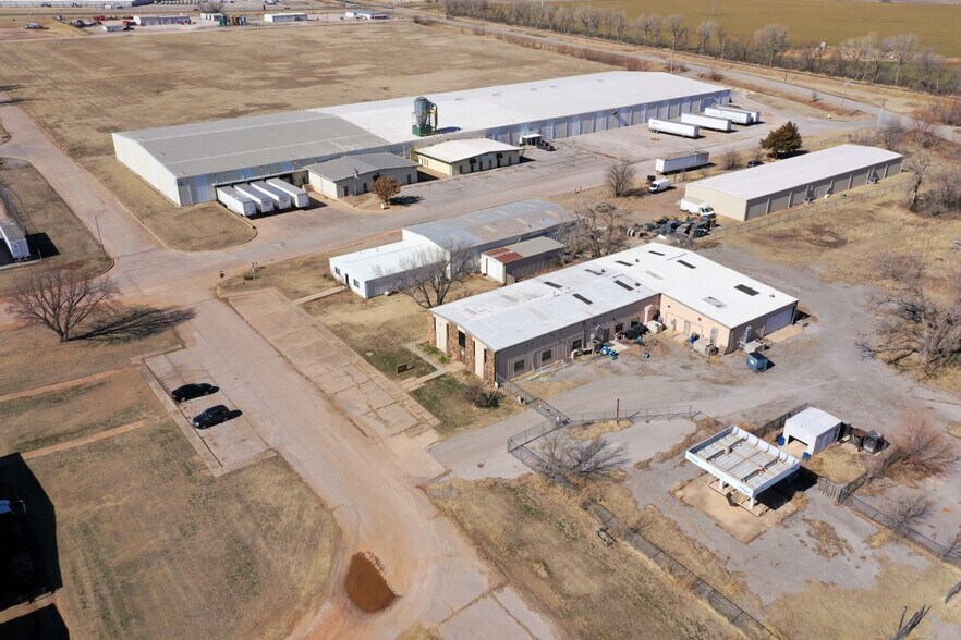 More Photos Of 1710 Charles Allen Dr, Chickasha Manufacturing For Sale