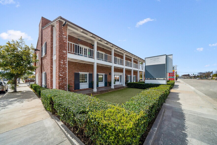 More Photos Of 1350 Pacific Coast Hwy, Seal Beach Freestanding For Lease