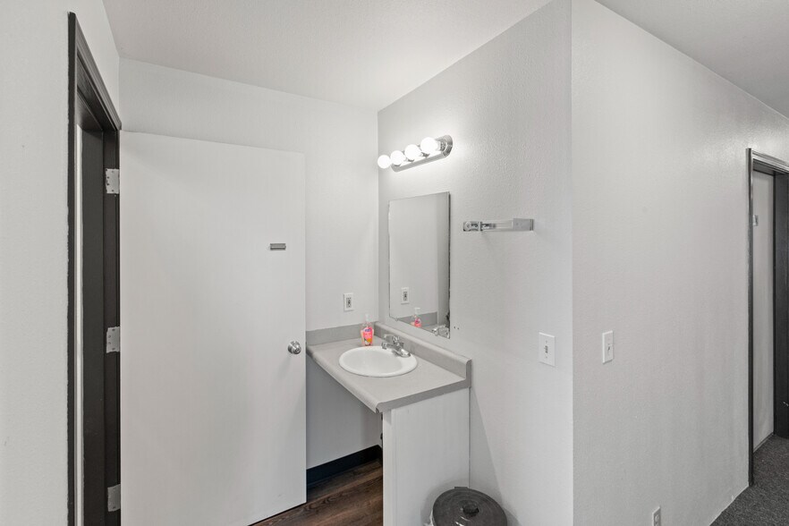 More Photos Of 615 SW Evergreen Ave, Redmond Multifamily For Sale