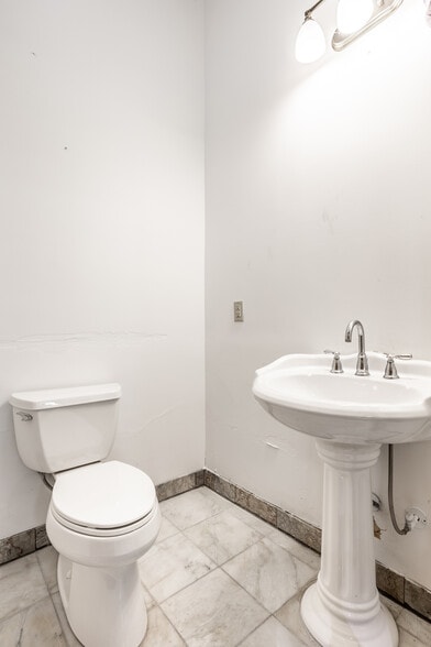 More Photos Of 502 S Keystone Ave, Indianapolis Light Manufacturing For Lease