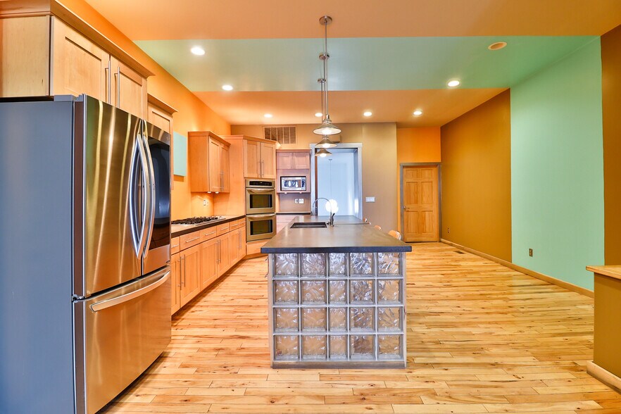 More Photos Of 102-104 W Columbus St, Kenton Office Residential For Sale