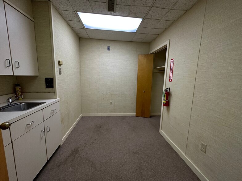 More Photos Of 2630 E Chestnut Ave, Vineland Medical For Sale