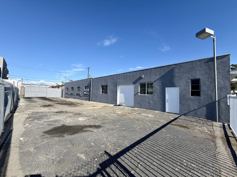 More Photos Of 4401 Firestone Blvd, South Gate Flex For Lease