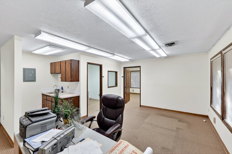 More Photos Of 524 N Mullan Rd, Spokane Loft Creative Space For Sale