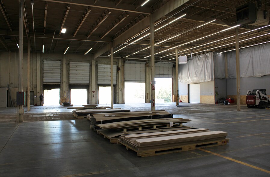 More Photos Of 1777 Oakdale Ave, West Saint Paul Manufacturing For Lease
