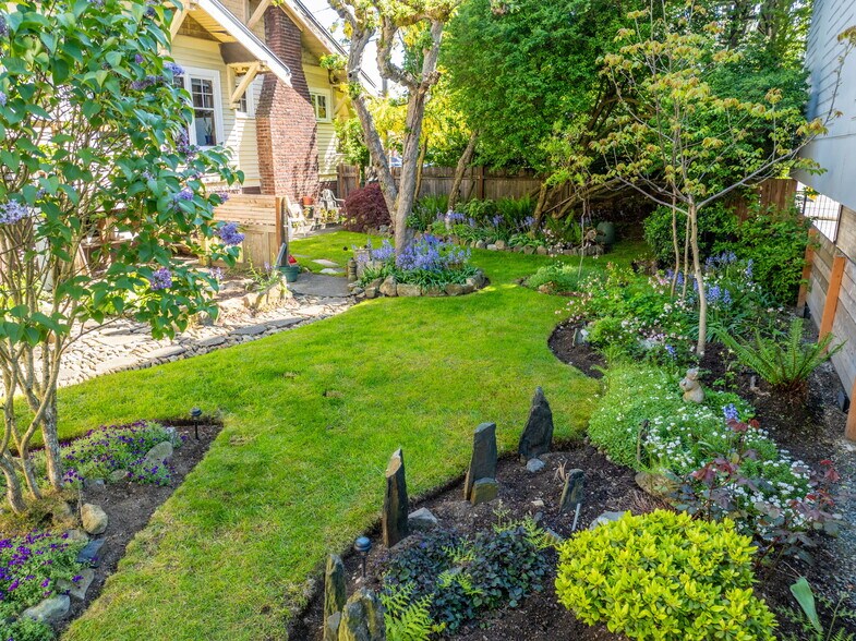 More Photos Of 8327-8335 15th Ave NW, Seattle Freestanding For Sale