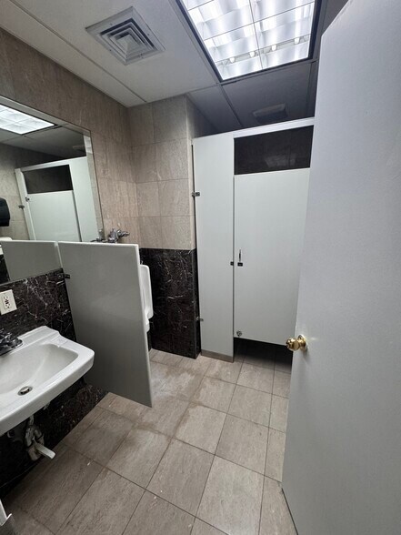 More Photos Of 13332 41st Rd, Flushing Medical For Lease