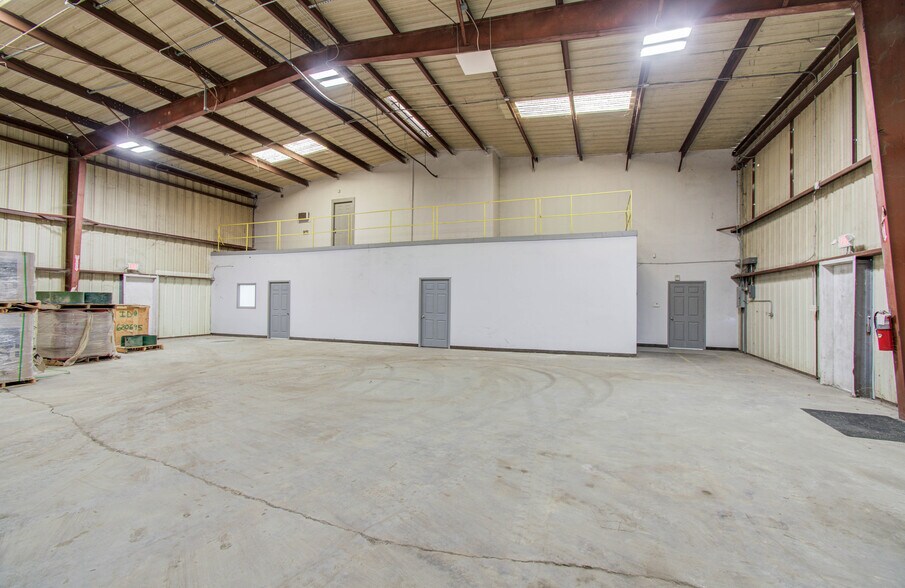 More Photos Of 8730 Ley Rd, Houston Warehouse For Lease