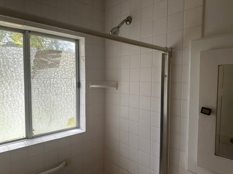 More Photos Of 150 W Stadium Dr, Stockton Apartments For Sale