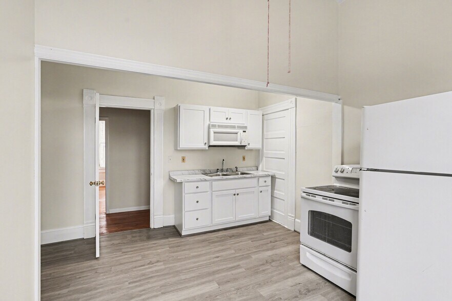 More Photos Of 1122 Caroline St, Fredericksburg Apartments For Sale