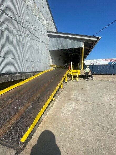 More Photos Of 328 S 2nd St, Millville Warehouse For Lease