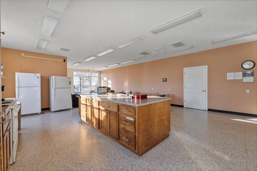 More Photos Of 21551 270th St, Mc Clelland Office For Sale
