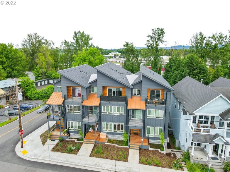 More Photos Of 302 N Bridgeton Rd, Portland Apartments For Sale