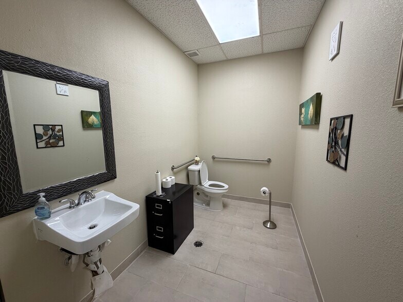 More Photos Of 901 N Sylvania Ave, Fort Worth Freestanding For Sale