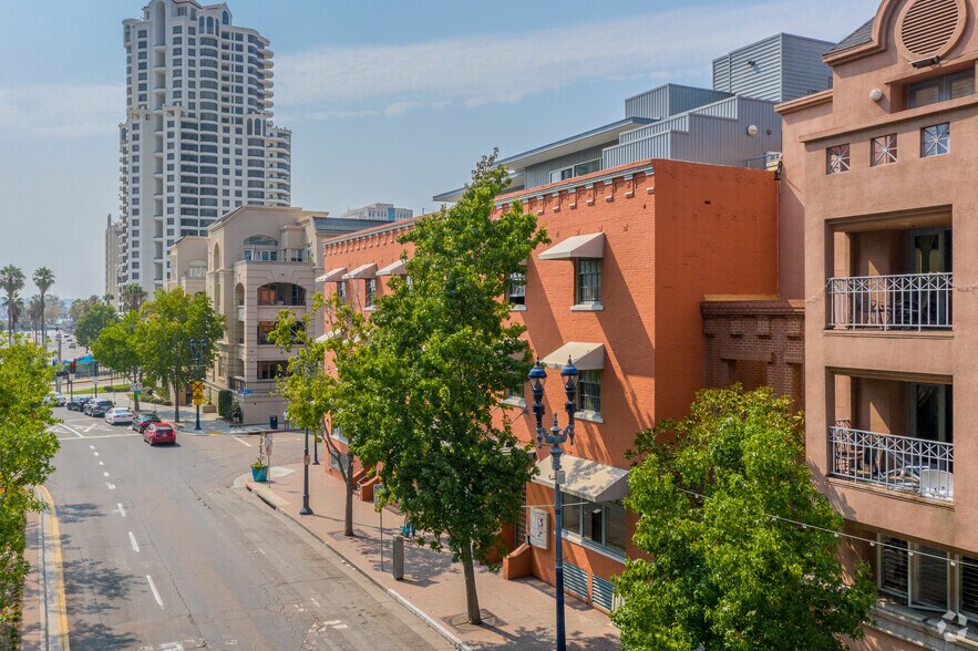 More Photos Of 448 W Market St, San Diego Office For Lease