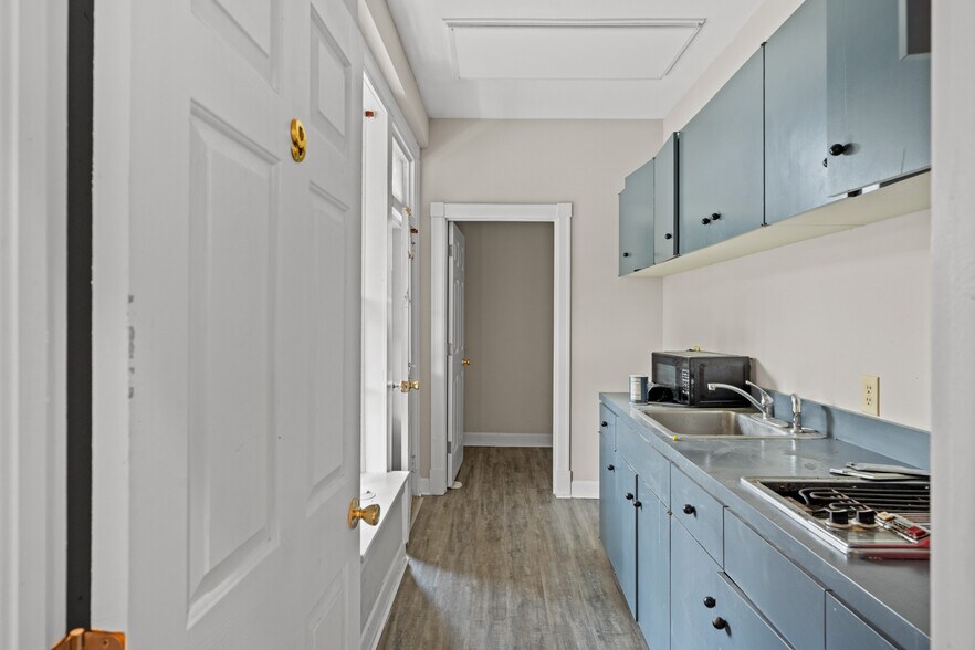 More Photos Of 101 St Clair St, Frankfort Loft Creative Space For Sale