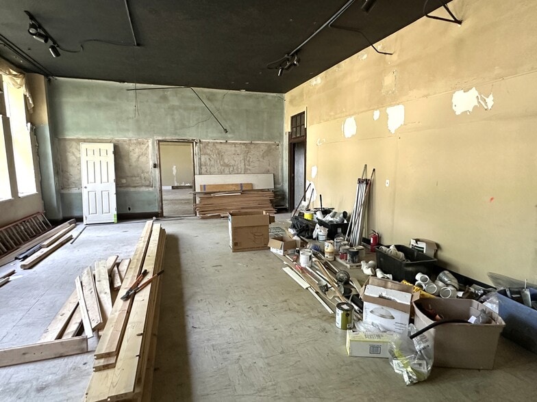 More Photos Of 921 W State St, Rockford Schools For Sale