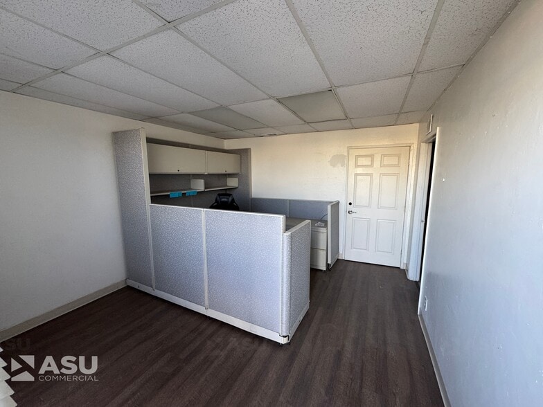 More Photos Of 4040 Easton Dr, Bakersfield Light Manufacturing For Lease