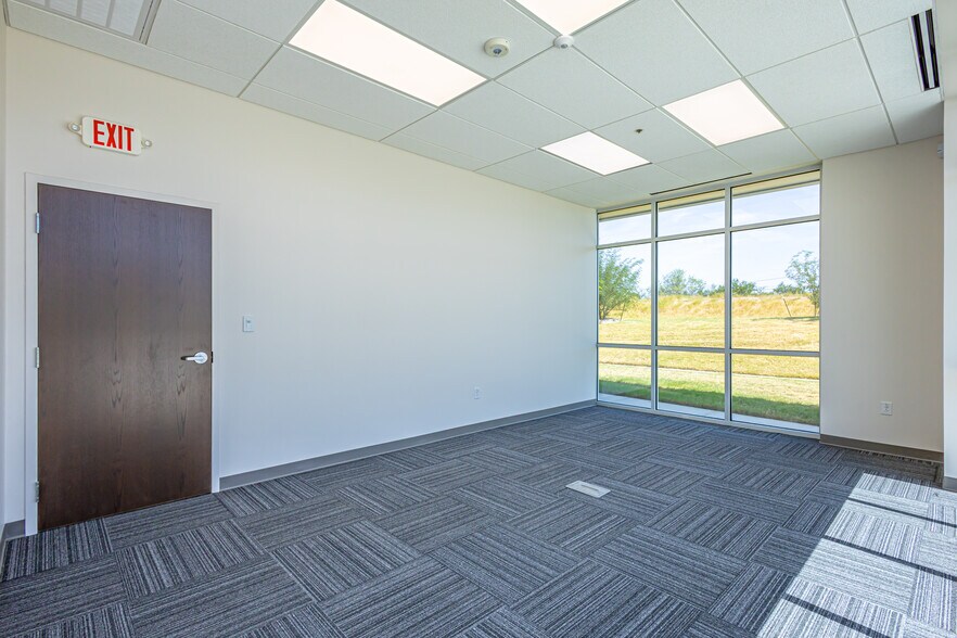 More Photos Of 101 Man United St, Laredo Warehouse For Lease