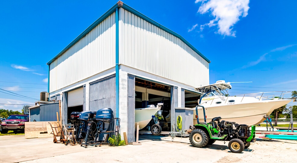 More Photos Of 7154 Shoal Line Blvd, Spring Hill Marina For Sale