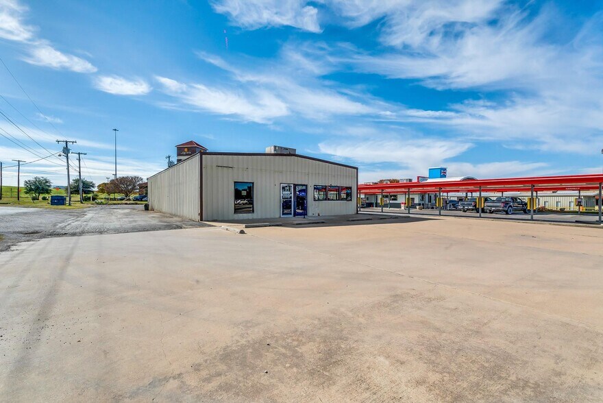 More Photos Of 1481 E Main St, Eastland Restaurant For Sale