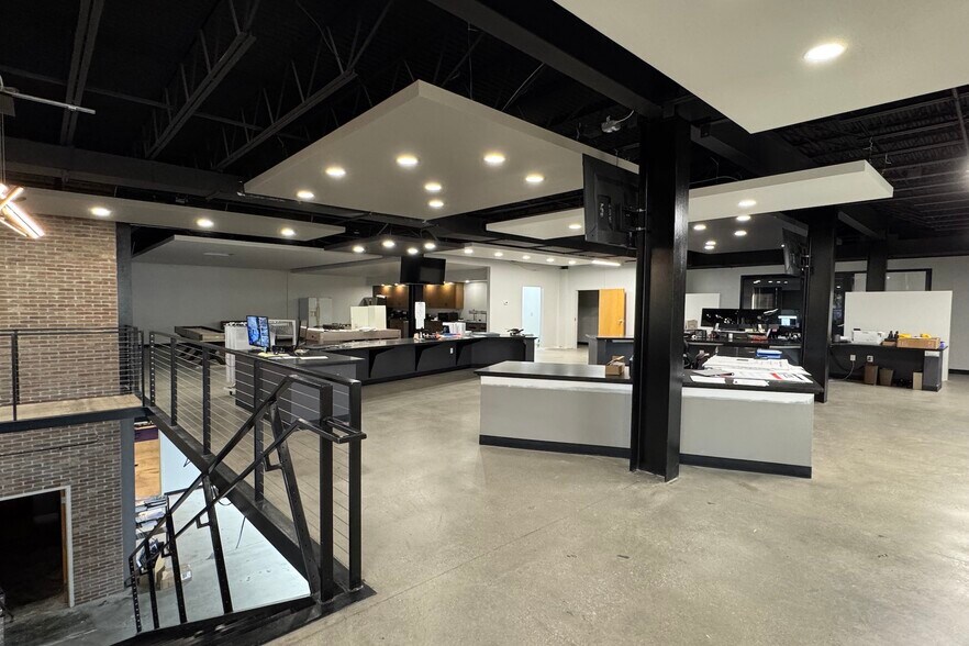 More Photos Of 109 Fieldview Dr, Versailles Office For Lease