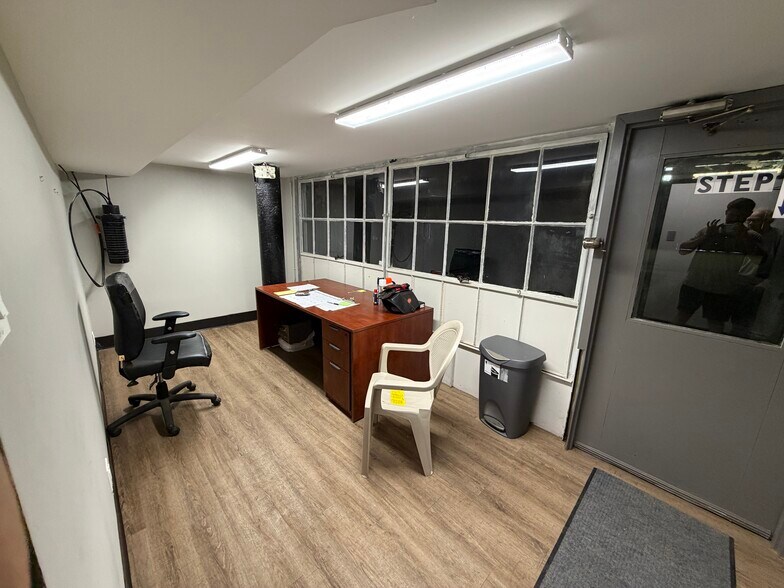 More Photos Of 3920 Congress Pkwy, Richfield Warehouse For Sale