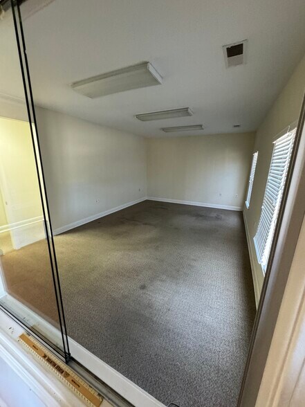 More Photos Of 1000 Loudermilk Dr, Marietta Unknown For Lease