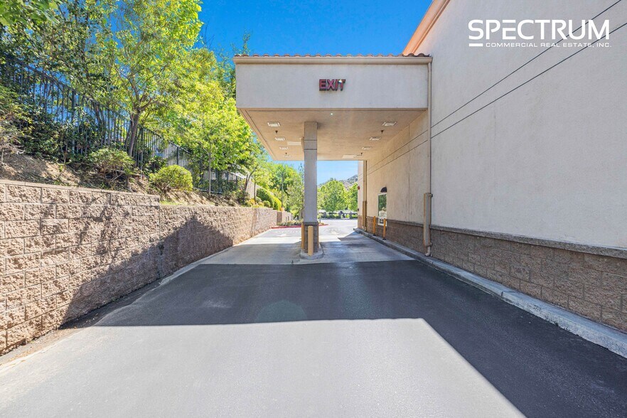 More Photos Of 28410-28460 Haskell Canyon Rd, Santa Clarita Storefront For Sale