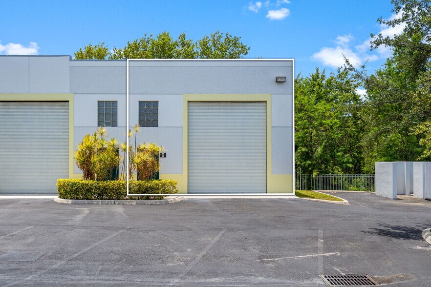 More Photos Of 2937 Ravenswood Rd, Fort Lauderdale Self Storage For Sale