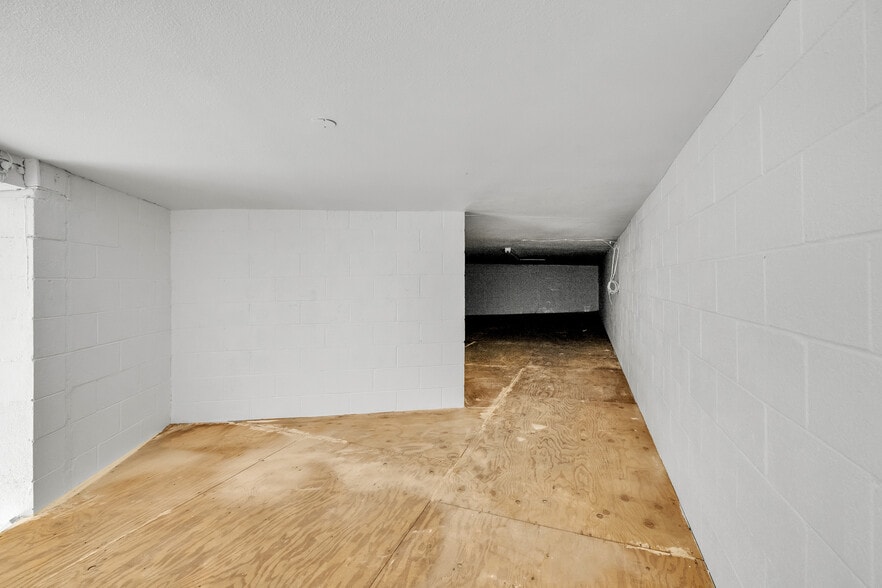More Photos Of 4931 Venice Blvd, Los Angeles Storefront For Lease