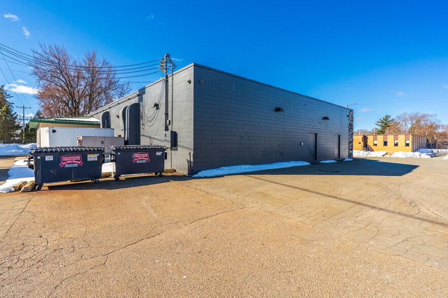 More Photos Of 861 Grand Ave, Schofield Bar For Sale