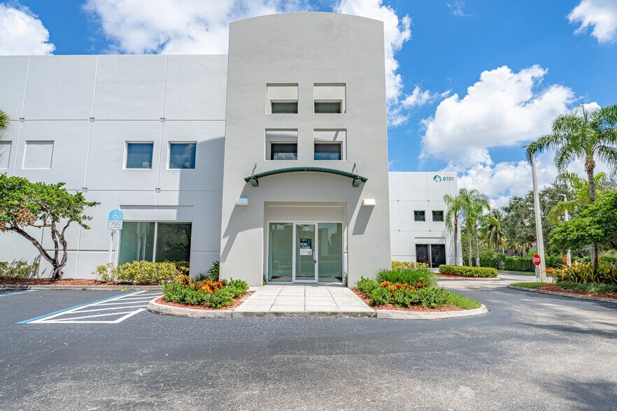 More Photos Of 6701 NW 7th St, Miami Warehouse For Lease