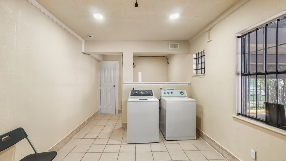 More Photos Of 2819 Berry St, Houston Apartments For Sale