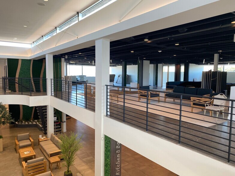 More Photos Of 2413 Pacific Coast Hwy, Lomita General Retail For Lease