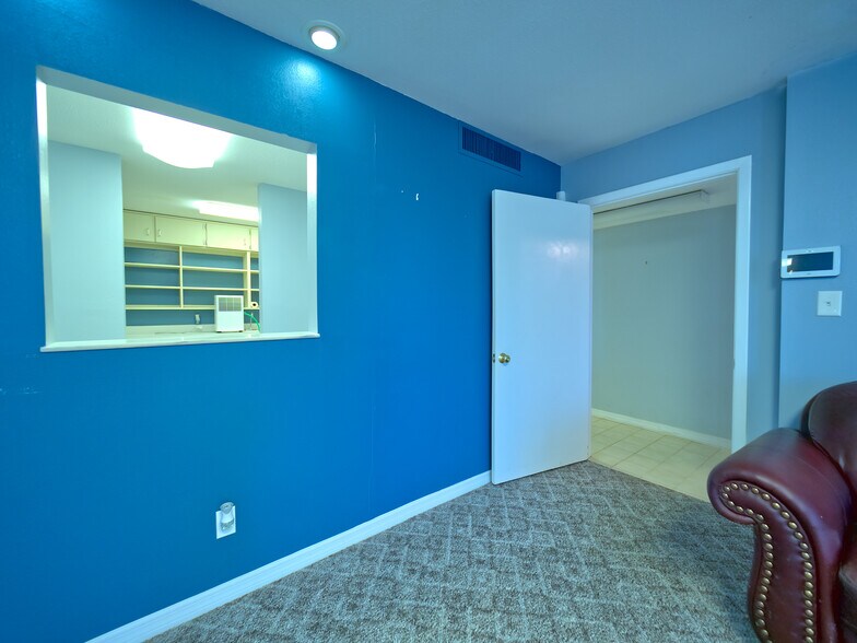 More Photos Of 629 S Broad St, Brooksville Office For Sale