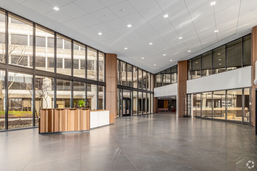 More Photos Of 2211-2215 S York Rd, Oak Brook Office For Lease