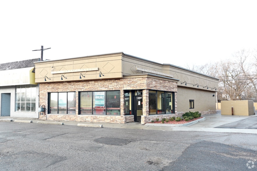 Primary Photo Of 32867 Woodward Ave, Royal Oak Storefront For Lease