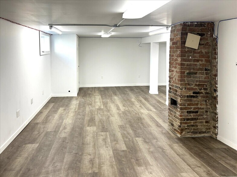 More Photos Of 18 Worsley St, Barrie Storefront Retail Residential For Sale